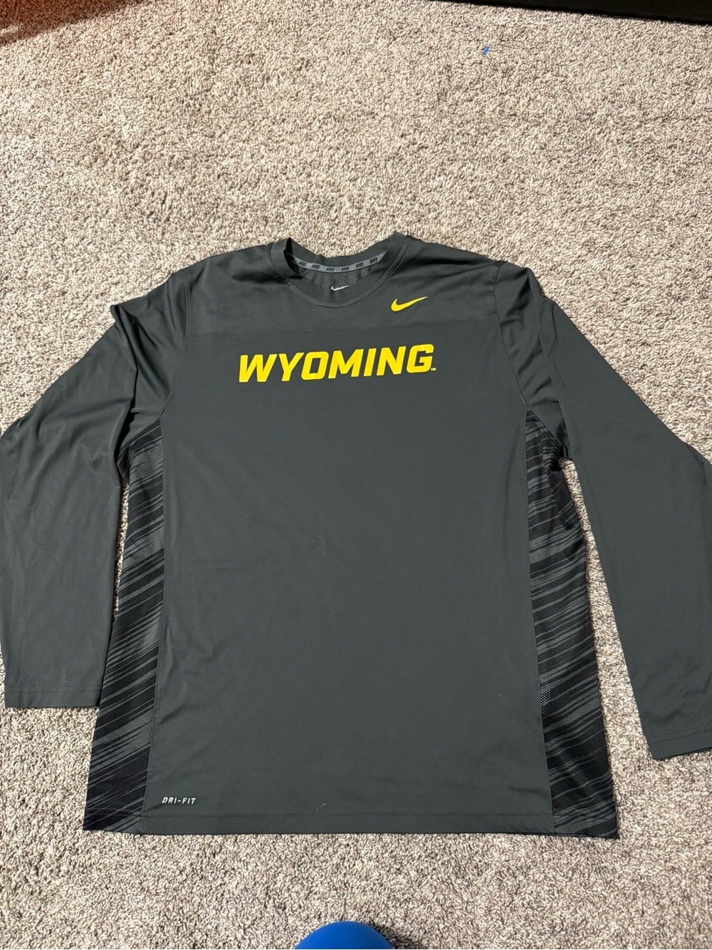 Nike Men’s Long-Sleeve Dri-FIT Wyoming Shirt - Black/Yellow